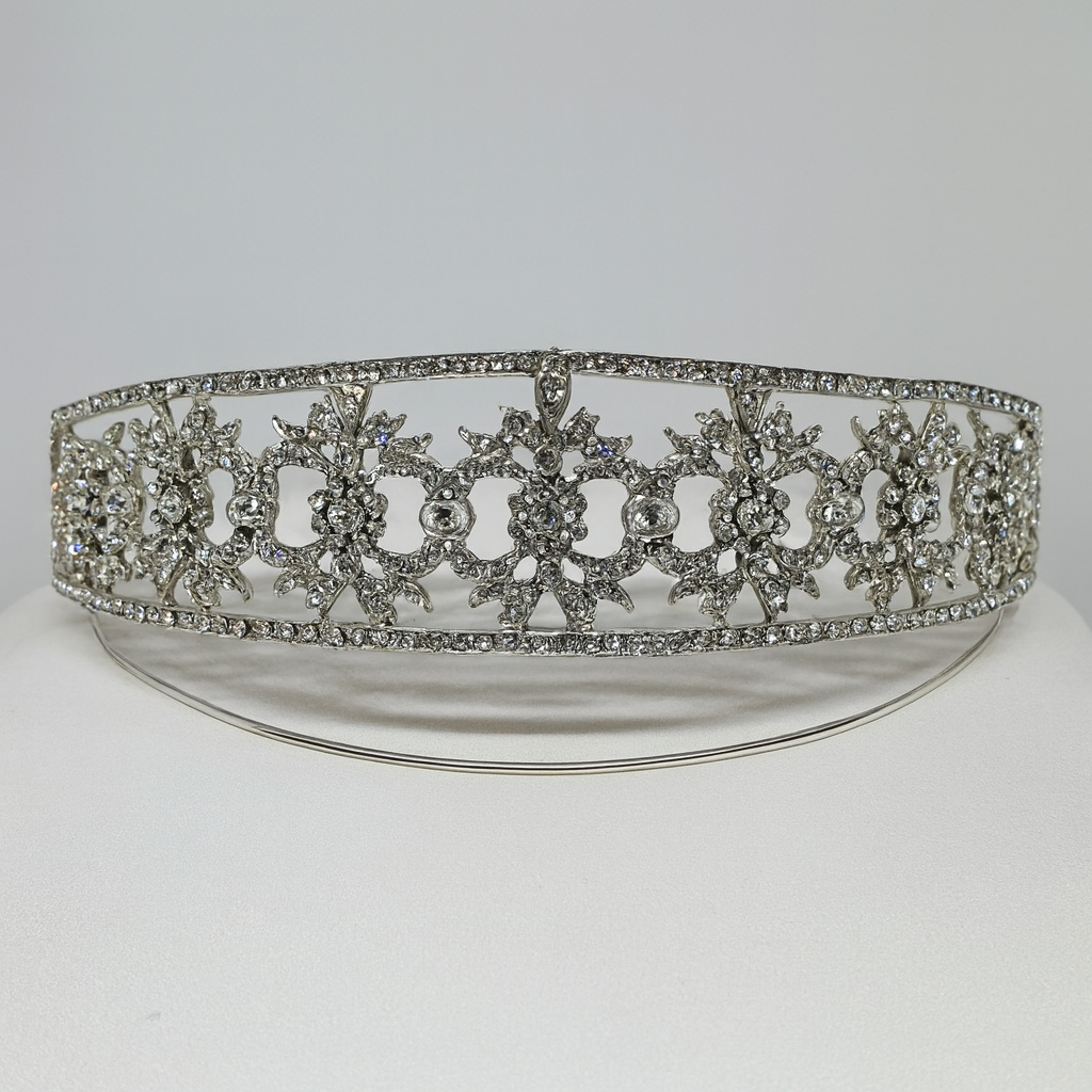 Tiara Versalles  /  Plata de Ley  /  Made with Swarovski Elements ®